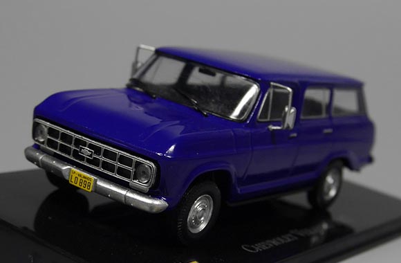 New 1/43 Scale Diecast Car Model Chevrolet Suburban 1988 For collection